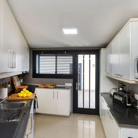 Bayside By Interhome * توسا ذي مار
